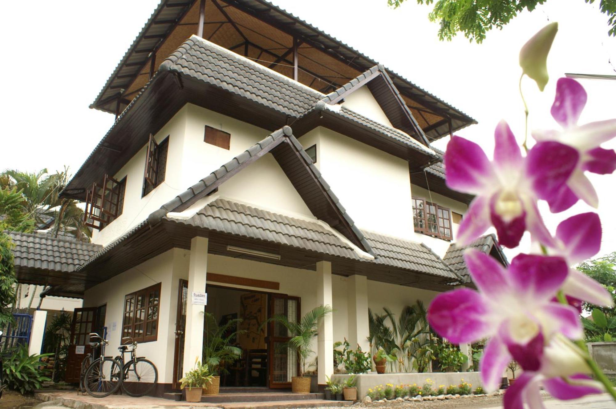 Trekker Camp Hotel Chiang Mai Exterior photo